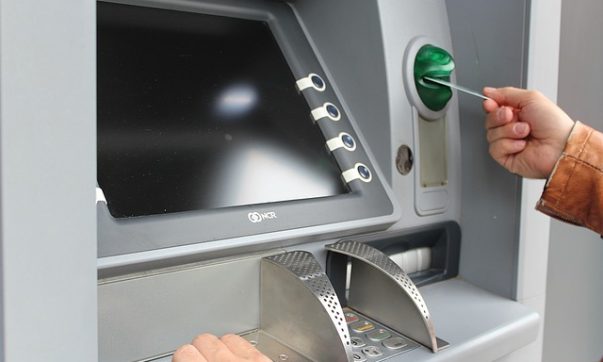 Banken & Bargeld Auf Tobago wird überwiegend mit Bargeld bezahlt. Auch Kreditkarten werden imm er häufiger akzeptiert Tobago-Live informiert über die Standorte von Geldautomaten auf Tobago. Bild (C) Pixabay