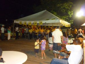 Die Sunday School in Buccoo auf Tobago in Trinidad und Tobago in der Karibik ist ein Fest mit Steel Pan, Musik, Drum, Rum Punch und Party.