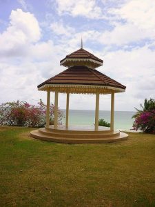 Canoe Bay Pavillon e.g. for the wedding in Canoebay at the southern Atlantic Ocean on Tobago