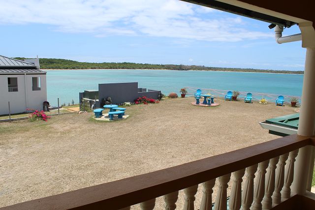 Blick vom Balkon des Reef View Apartemnts in Buccoo auf Tobago in der Karibik auf die Bucht von Buccoo, das Buccoo Reef und den Nylon Pool